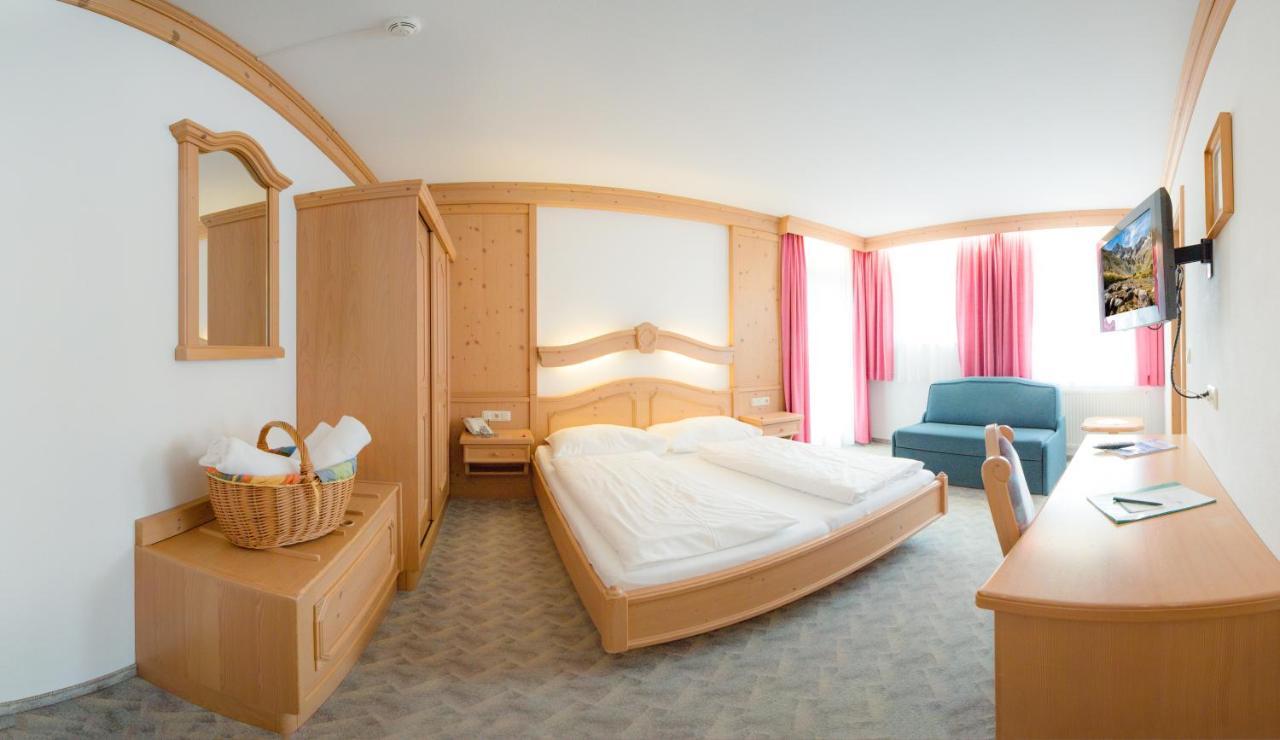 Hotel Zum Gruenen Tor Tux Exteriör bild