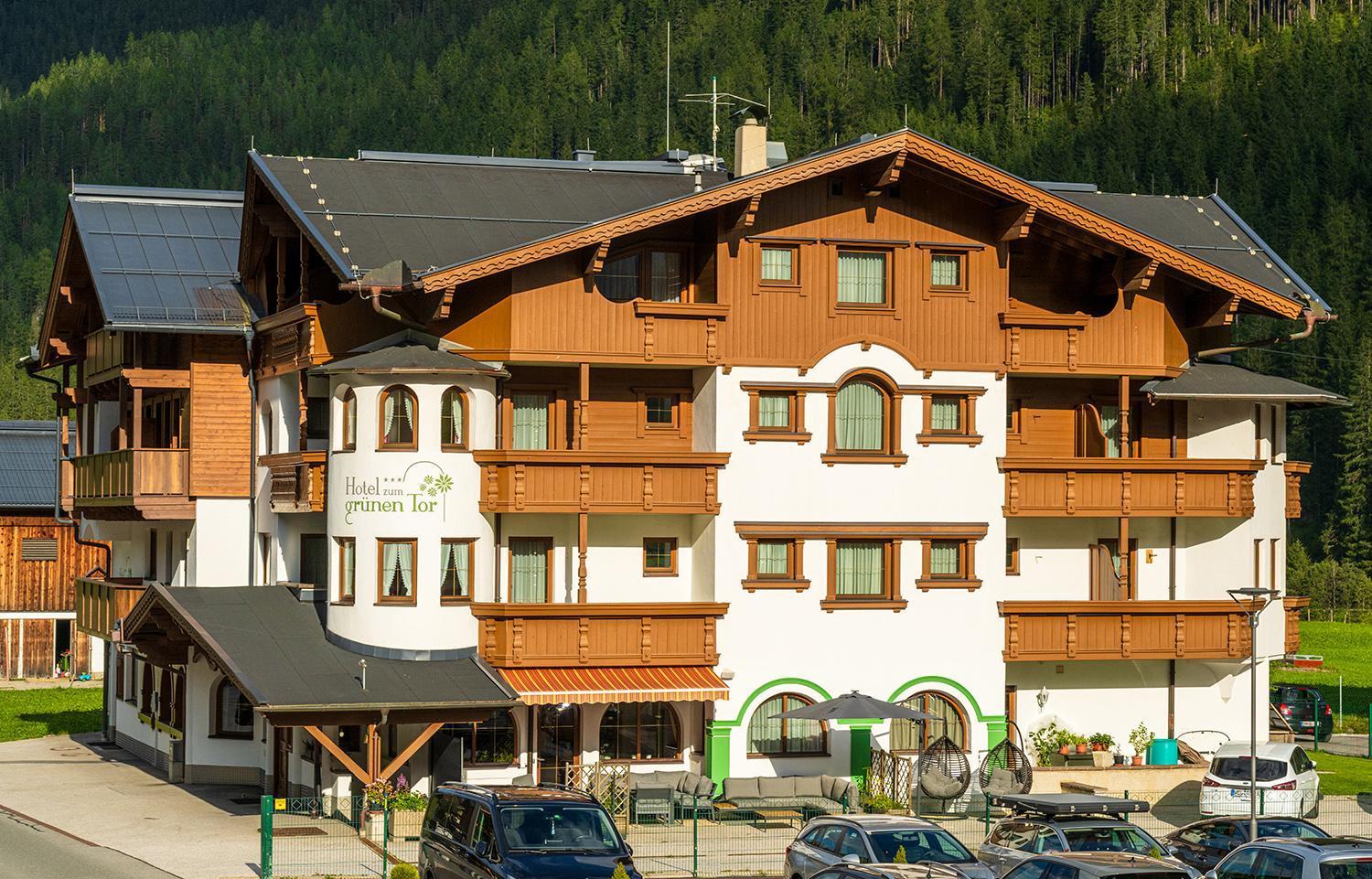 Hotel Zum Gruenen Tor Tux Exteriör bild