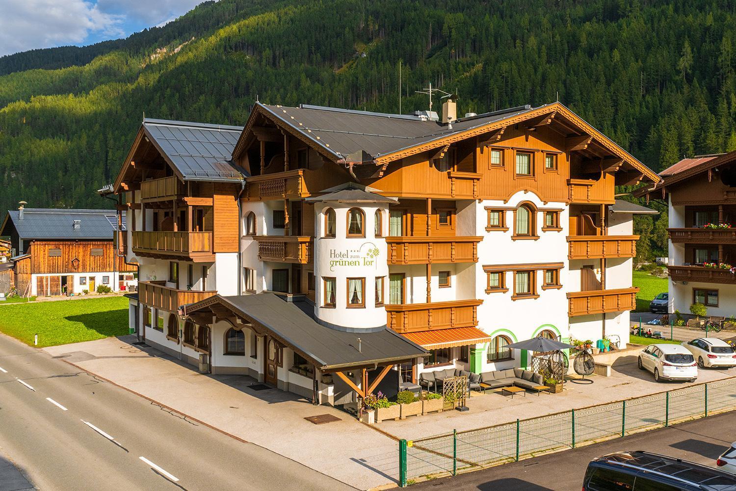 Hotel Zum Gruenen Tor Tux Exteriör bild