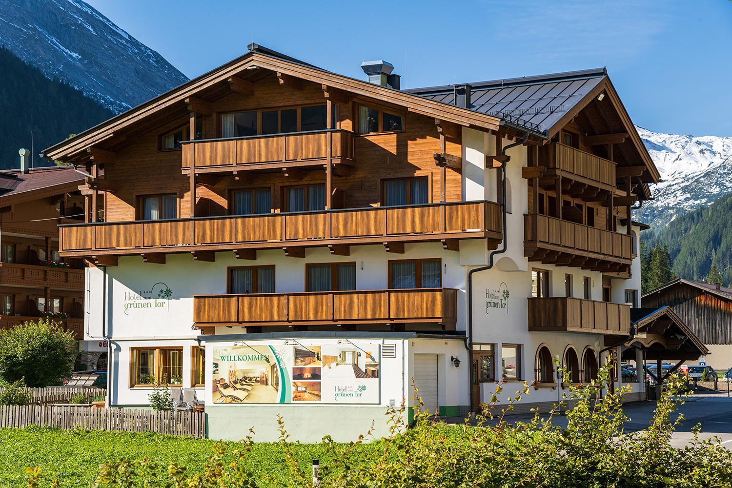 Hotel Zum Gruenen Tor Tux Exteriör bild
