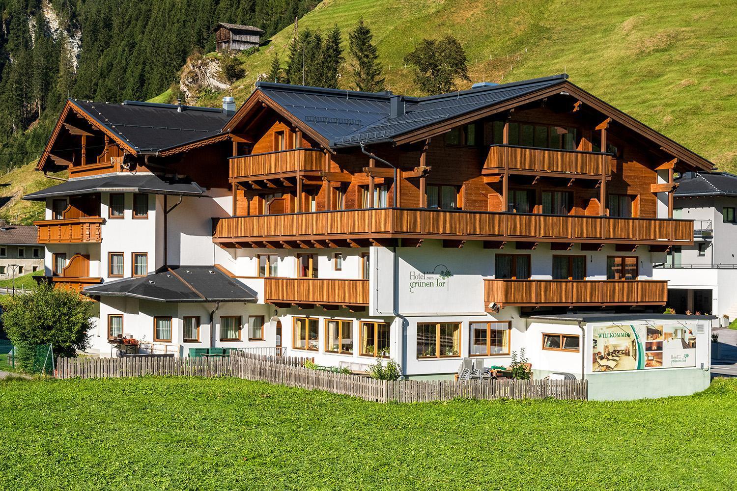 Hotel Zum Gruenen Tor Tux Exteriör bild