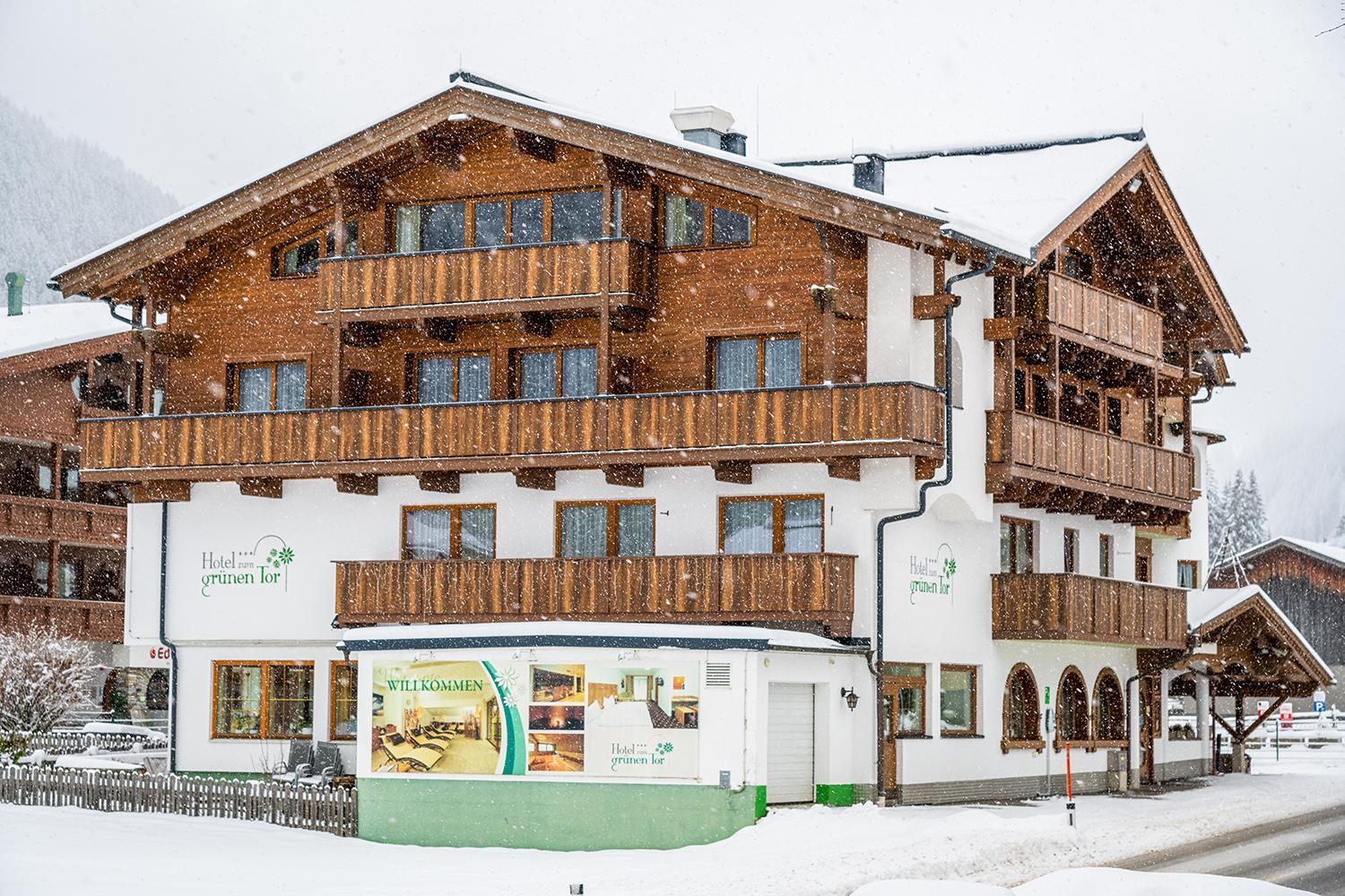 Hotel Zum Gruenen Tor Tux Exteriör bild