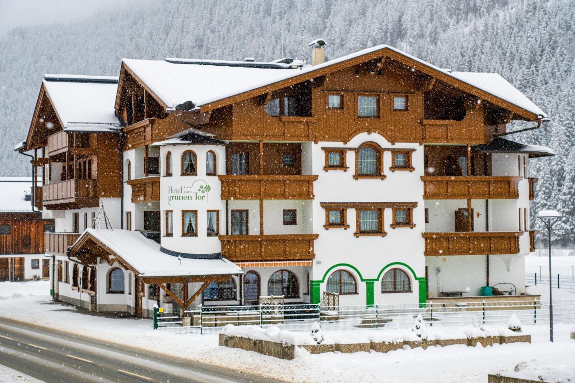 Hotel Zum Gruenen Tor Tux Exteriör bild