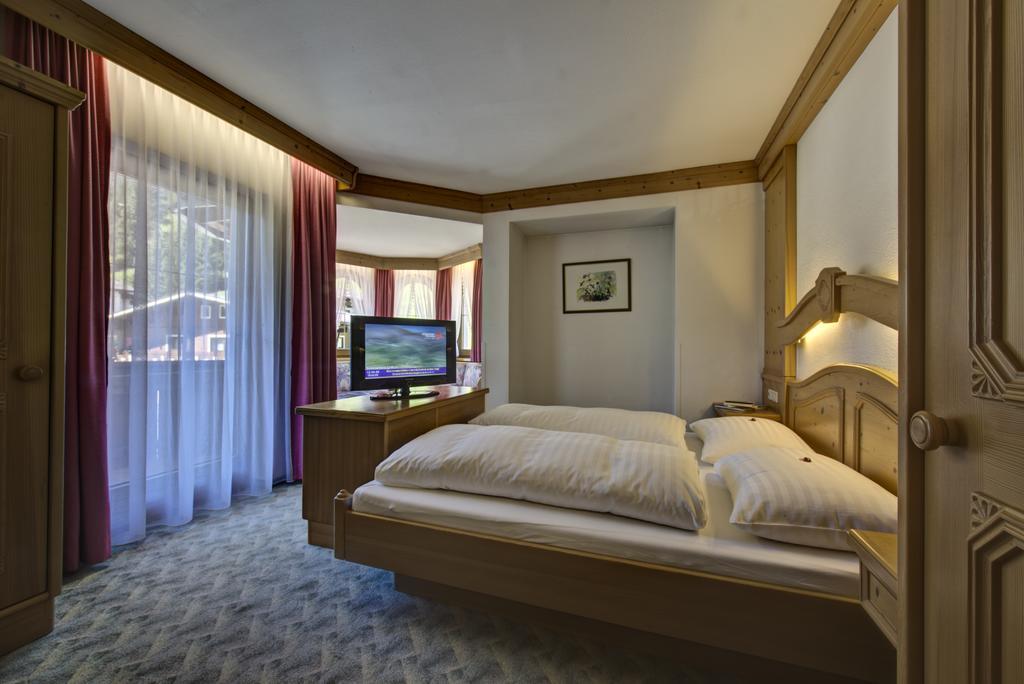 Hotel Zum Gruenen Tor Tux Exteriör bild