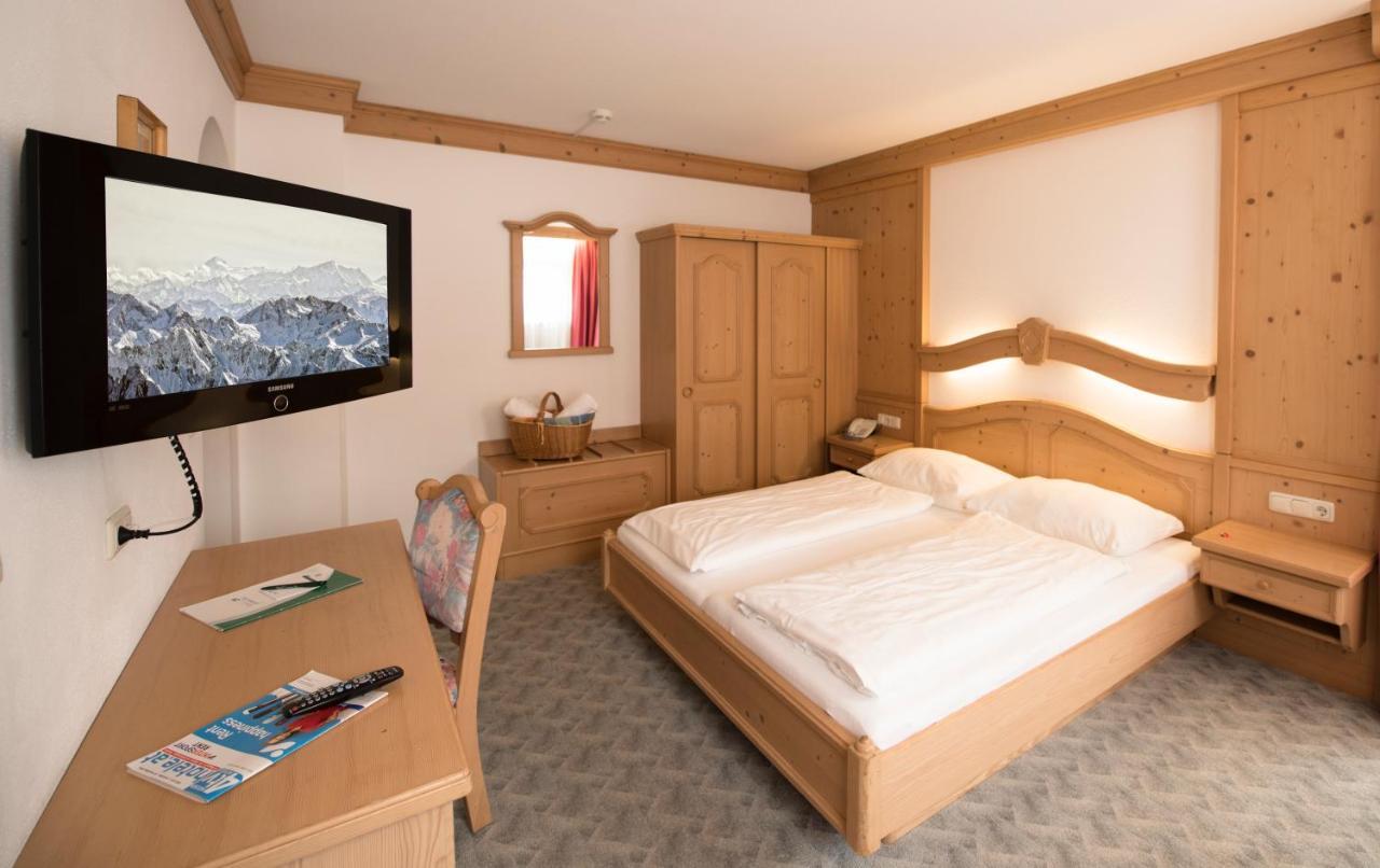 Hotel Zum Gruenen Tor Tux Exteriör bild