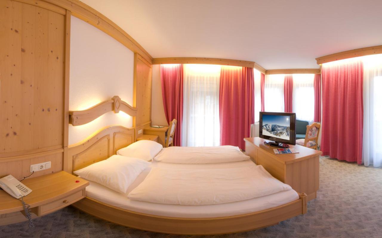 Hotel Zum Gruenen Tor Tux Exteriör bild
