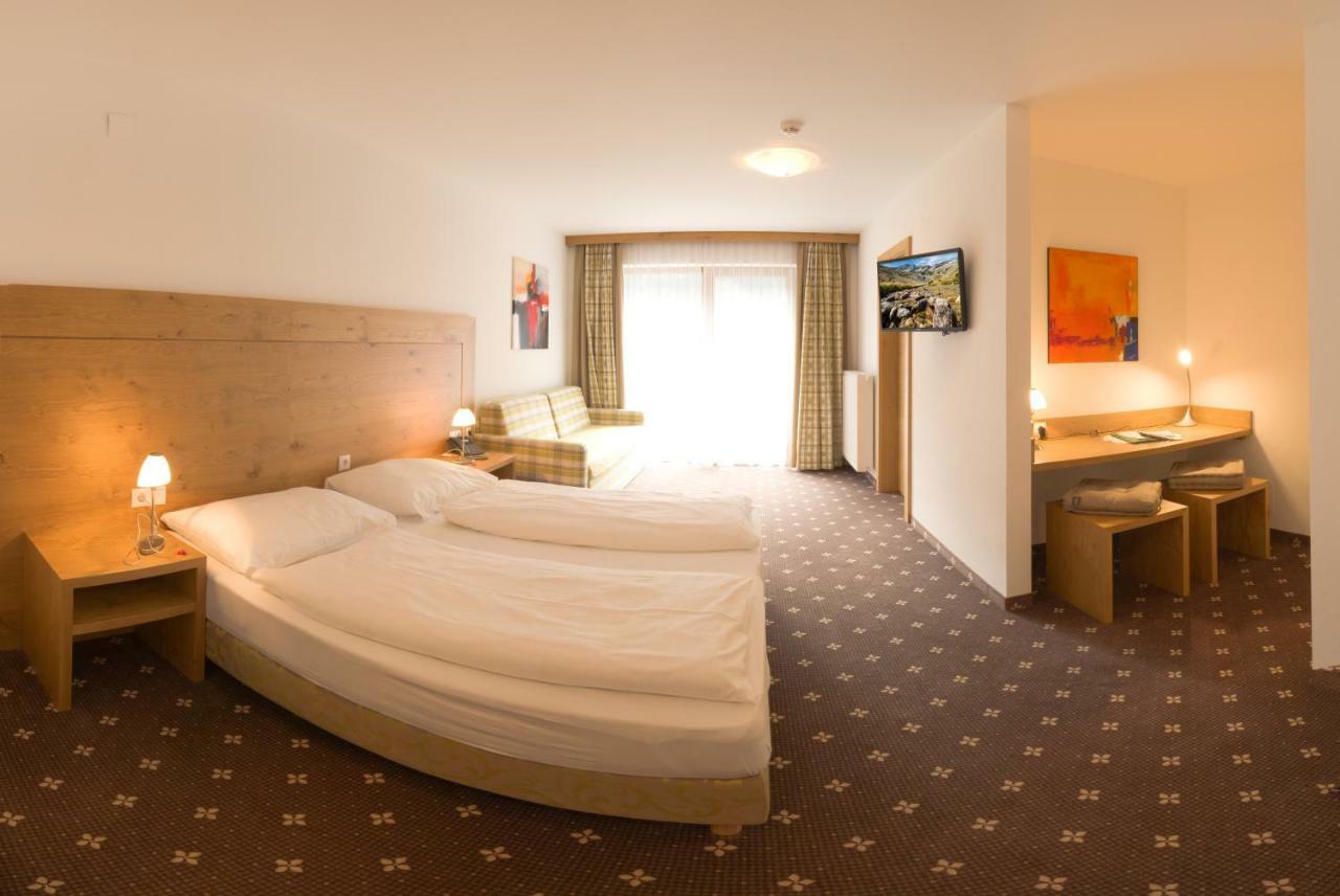 Hotel Zum Gruenen Tor Tux Exteriör bild